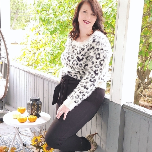 Oversized Leopard Sweater - Picture 10 of 11